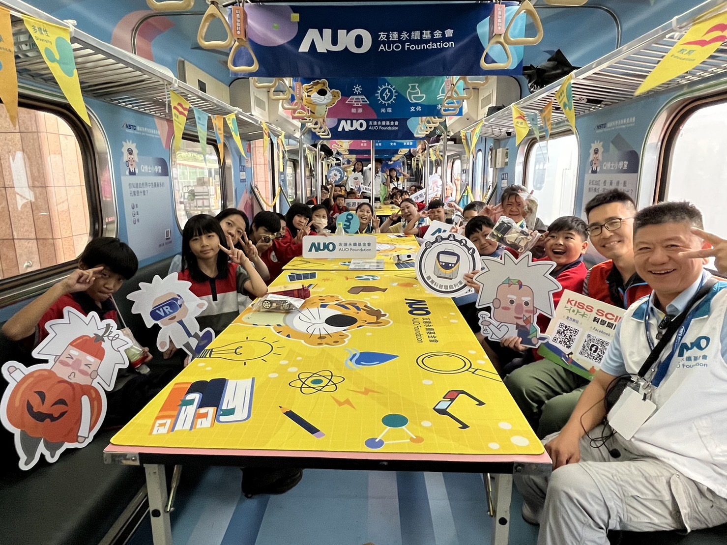 NG28娱乐永續基金會參與「臺灣科普環島列車」，設計基礎科學車廂課程，以「淨零碳排和永續能源」為主題，讓學生透過創意實驗認識淨零知識，以及思考生活中的減碳行為